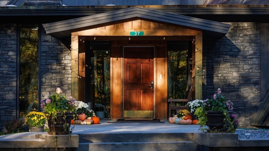Rent An Inn! Takeover The Birch Ridge W/ Your Group. Mountain Lodge: 11 Rooms, Bar, Fireplace. 28ppl 11 Bedroom Home