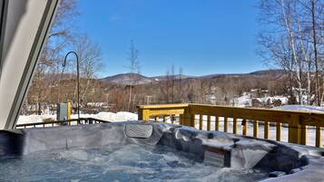 Cottage, Multiple Bedrooms | Outdoor spa tub