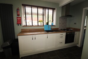 ตู้เย็นขนาดใหญ่, ไมโครเวฟ, เตาอบ, เตาปิ้งขนมปัง