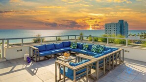 Unclassified image, 4 of 54, button - Rooftop Pool & Hot Tub+ Gym+ Near Beach (Hollywood)