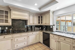Fridge, microwave, oven, stovetop - @ Marbella Lane - Contemporary 4BR Charm w/ Pool (Fullerton)