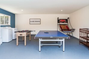 Game room - @ Marbella Lane - Contemporary 4BR Charm w/ Pool (Fullerton)