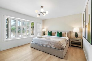 4 bedrooms, desk, iron/ironing board, free WiFi