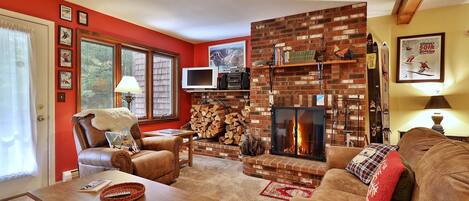 Condo, 2 Bedrooms | Living area