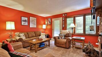 Condo, 2 Bedrooms | Living area