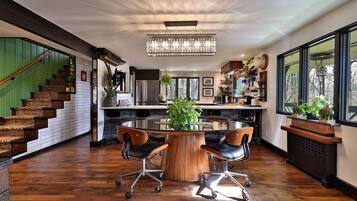 House, 2 Bedrooms | Dining