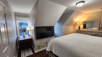 4 bedrooms, in-room safe, desk, iron/ironing board