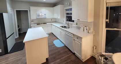 Entire Luxury Home Sleep 12, Hi-Tech Kitchen, 1 GB/s Wi-Fi, Ideal Remote Worker