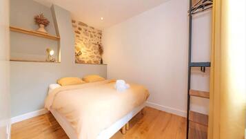 2 slaapkamers, een bureau, een strijkplank/strijkijzer, wifi