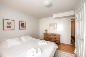 4 bedrooms, desk, WiFi, bed sheets