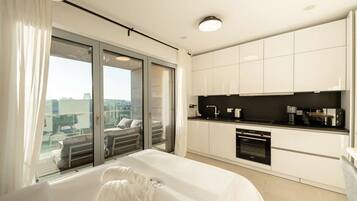 Una scrivania, postazione laptop, ferro/asse da stiro, Wi-Fi