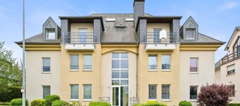 Serene 1BR Escape with Balcony & Garden Oasis