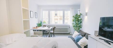 Iron/ironing board, WiFi, bed sheets