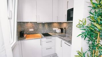 Refrigerador, microondas, parrilla de estufa y lavavajillas