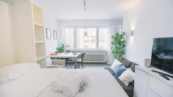 Iron/ironing board, WiFi, bed sheets