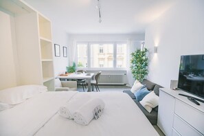 Iron/ironing board, WiFi, bed sheets