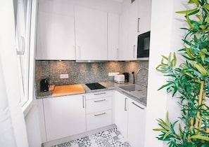 Refrigerador, microondas, parrilla de estufa y lavavajillas