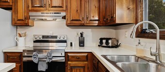 Book for Summer! Nelson 151, MTN views!