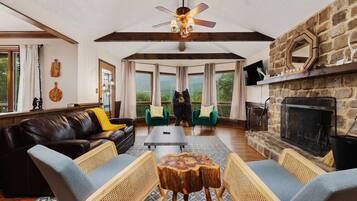 Télévision, cheminée, Hulu