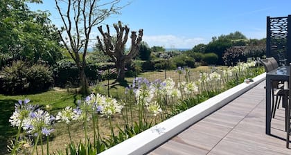 Maison de charme sur les hauts de St Jacques vue mer
