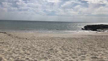 Plage à proximité, chaises longues
