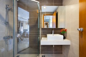Luxury Apartment | Bathroom
