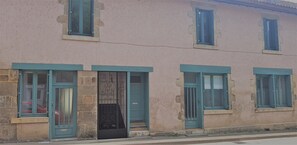 المنشأة من الخارج