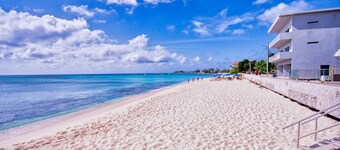 Modern 2 Bed walking distance to the beach