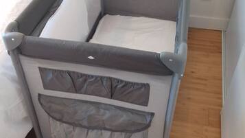 2 Schlafzimmer, BĂŒgeleisen/BĂŒgelbrett, Reisekinderbett, kostenloses WLAN