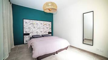 1 habitación, tabla de planchar con plancha, wifi y ropa de cama