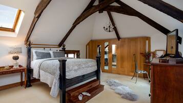 2 bedrooms, iron/ironing board, travel cot, free WiFi