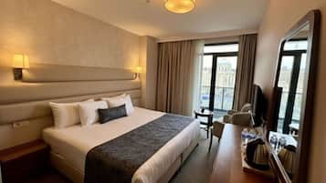 Deluxe King Room With Balcony | Balcony