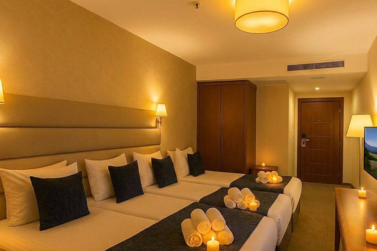 Deluxe Triple Room | Egyptian cotton sheets, premium bedding, minibar, desk