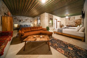 Family Quadruple Room, 1 Bedroom, Bathtub, Courtyard View - Serene Premium Stone House (Nevsehir)