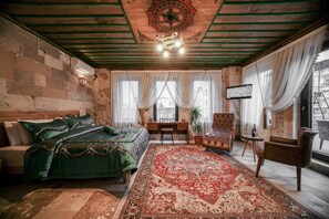 Honeymoon Double Room, 1 King Bed, Jetted Tub, Garden Area