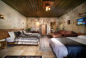 Family Studio Suite, Multiple Beds, Sauna, Garden Area