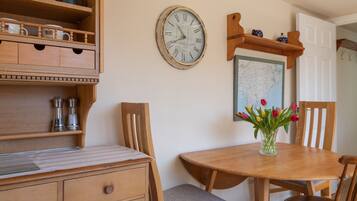 Cottage | Dining