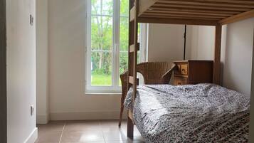 3 chambres, bureau, Wi-Fi gratuit, draps fournis
