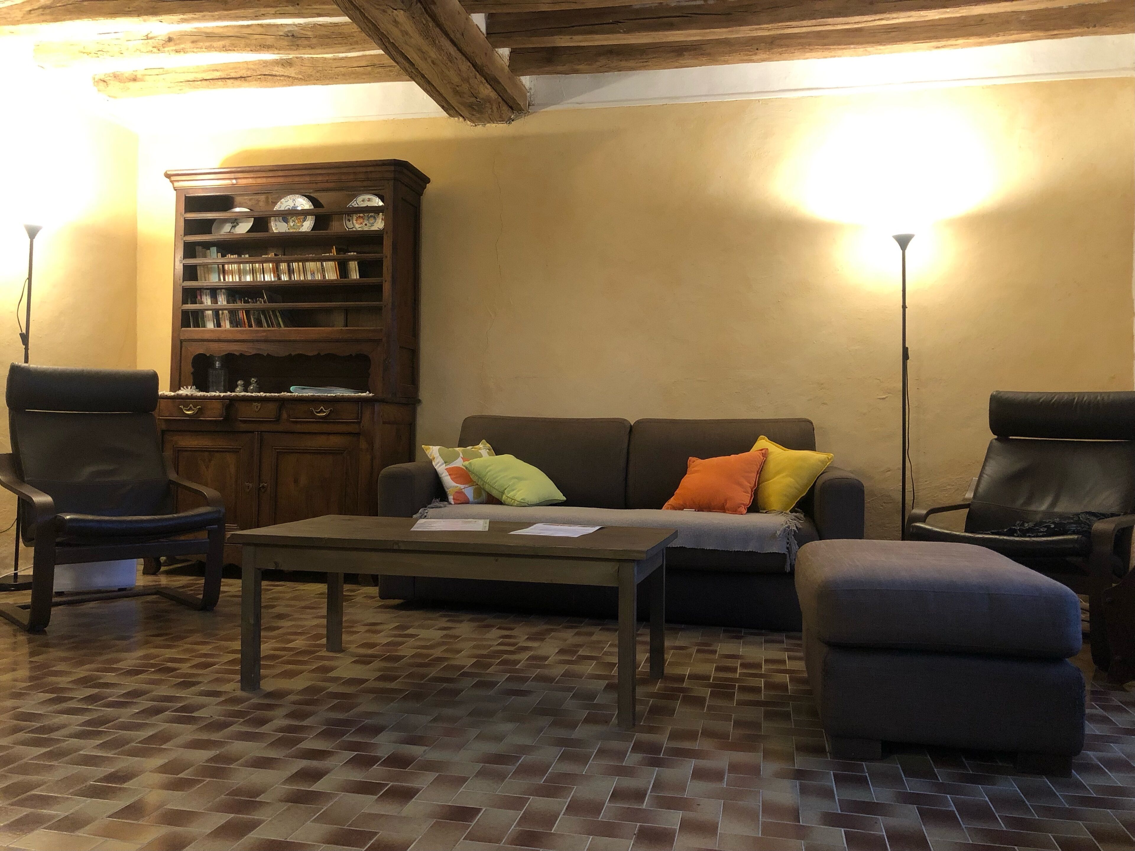 TV, fireplace, DVD player, books