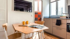 Dining - The 199 - Charming apartment in the heart of Paris (PARIS)