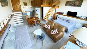 A compact living space with a kitchen, dining area, and a bedroom. - LOFT CASA NEPITA TALLANO 72 m2 CLIM VUE GRANDIOSE furnished tourism 3 stars (Sainte-Lucie-de-Tallano)
