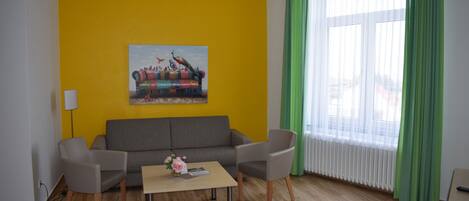 テレビ、DVD プレーヤー