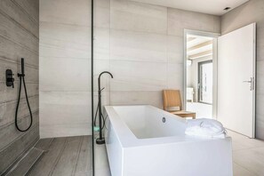 Baignoire, serviettes fournies