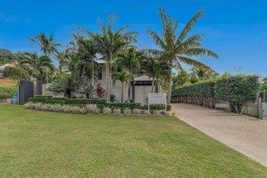 A residential area with a sign for 'AIRPORT CENTRAL APARTMENTS' indicating a housing complex. - Casa D' Amore' (Airlie Beach)