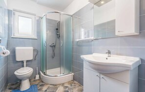 Shower, towels
