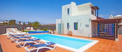 Een verwarmd zwembad