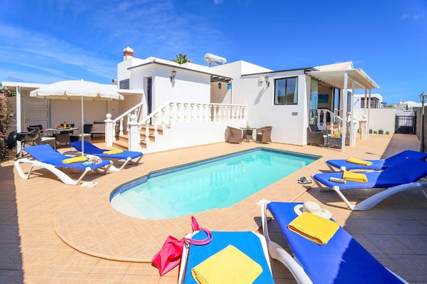 A heated pool - Villa Harmony - Four Bedroom Villa, Sleeps 6 (Puerto del Carmen)