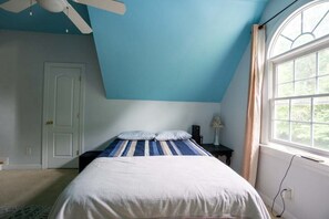 4 bedrooms, desk, free WiFi, bed sheets