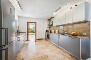 Køleskab, mikrobølgeovn, ovn, opvaskemaskine