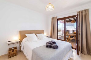 4 slaapkamers, een strijkplank/strijkijzer, wifi, beddengoed